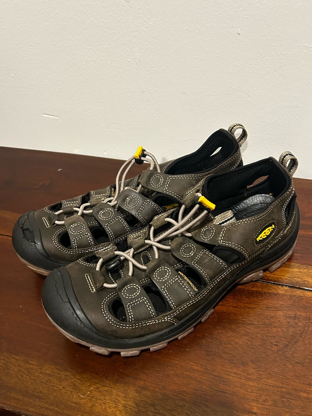 Keen Gilsan Sandals Sz 8.5